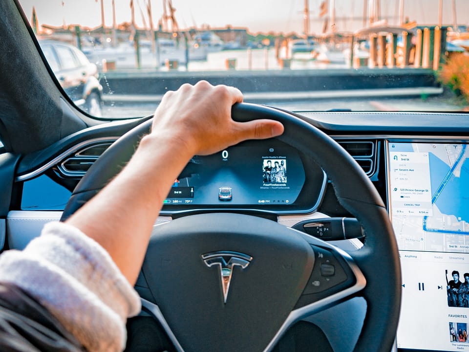 Ist Dein Yachthafen bereit für Yachten von Tesla?